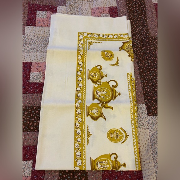 Vintage 50s Elegant Gold and White Tea Set Tablecloth - Picture 2 of 3